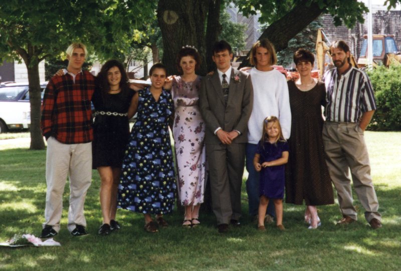 Wedding_Group.jpg (101624 bytes)